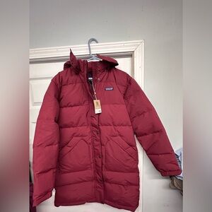 Patagonia Downdrift Parka- Women’s medium, Carmine red, NWT.